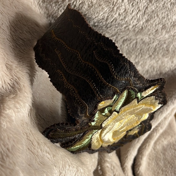 BCBG MAX AZRIA Runway “Summer Flower” Corset Belt - Picture 4 of 11